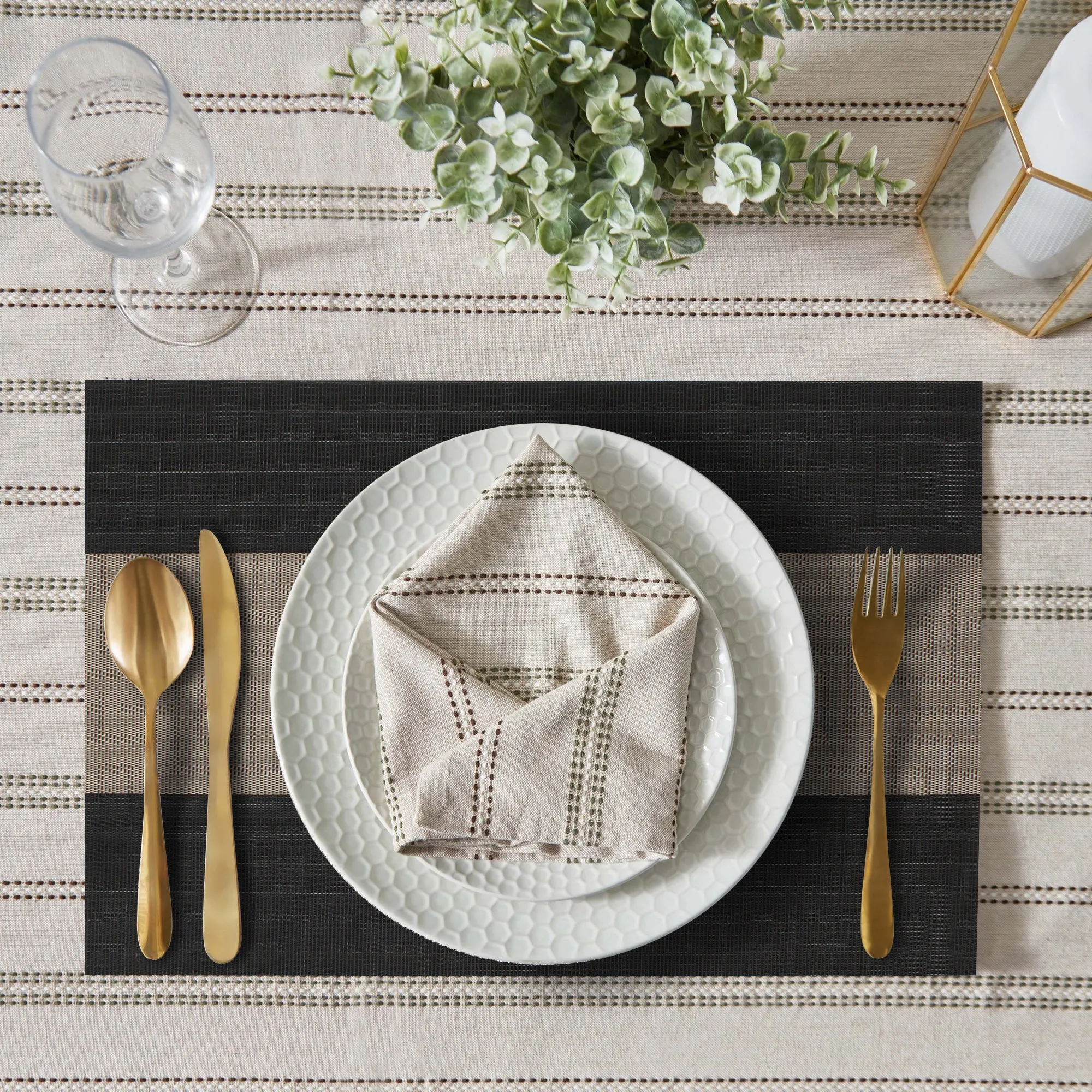 Luxury Placemat Set of 4 | Heat Resistant Placemats | Table Mats | Cotton Home - Black